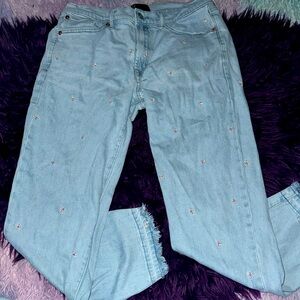 Cutoff Jeans with Flower Print